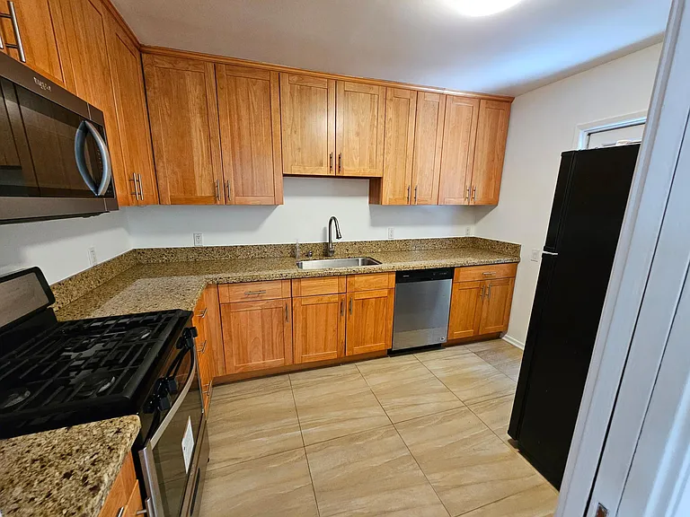 525 N Flores St #2 — Photo 6