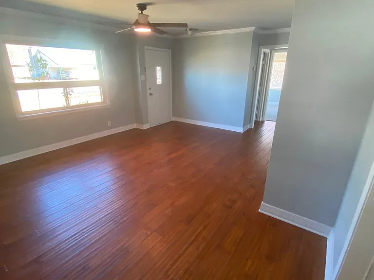 1129 Len St — Photo 2
