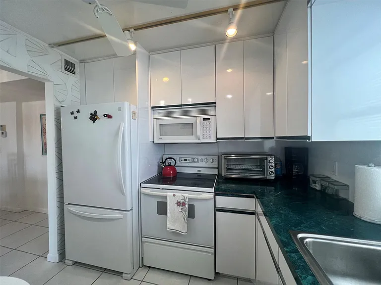 101 Briny Ave #811 — Photo 9