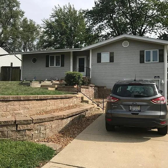 2425 W Florian Ct — Photo 1