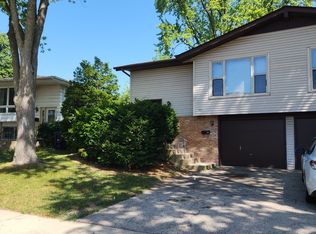 1622 Maple Ln, Elgin, IL 60123