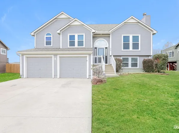 810 Cindy Ln, Raymore, MO 64083