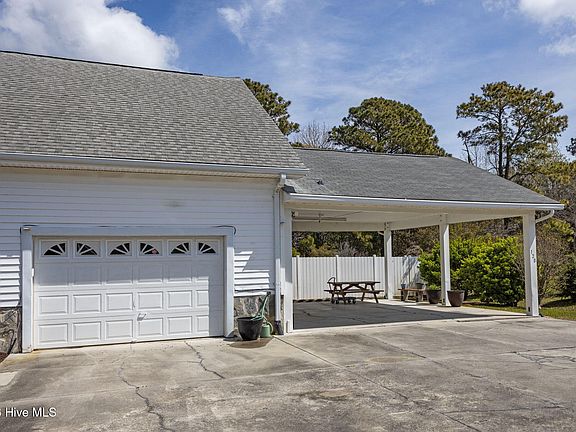 3rd image of 120 Pearl Drive