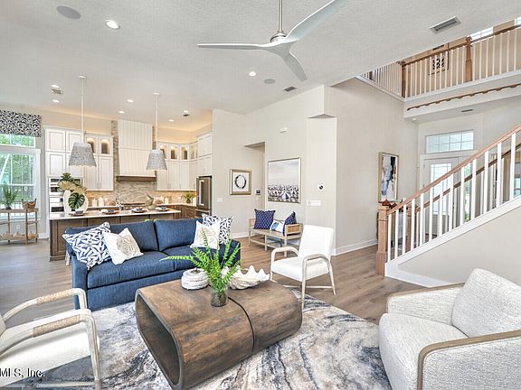3rd image of 104 PALM CREST Drive