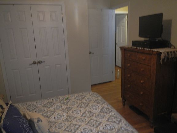 2nd image of 15 Redwood Dr