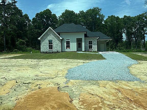 2nd image of 124 Tripp Ln