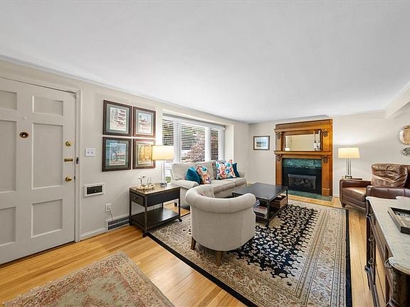 4th image of 1240 W 70th St