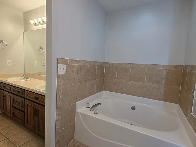 98 Lee Road 2095 — Photo 16