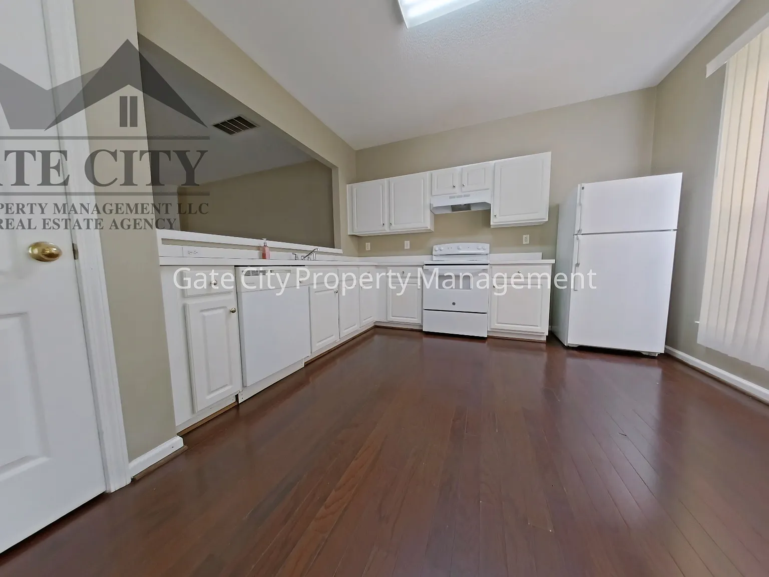 3 bed, 2.5 bath, 1386 sqft, $1,575 — Photo 2