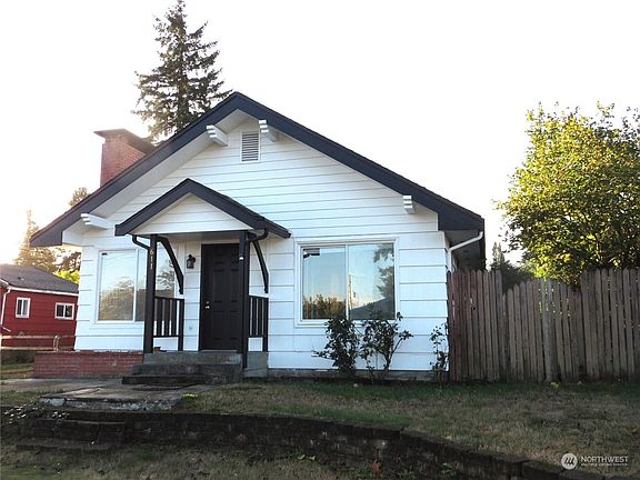2nd image of 611 Dearborn Ave