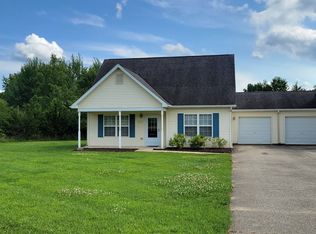 810 Cattail Ln, Pinckney, MI 48169