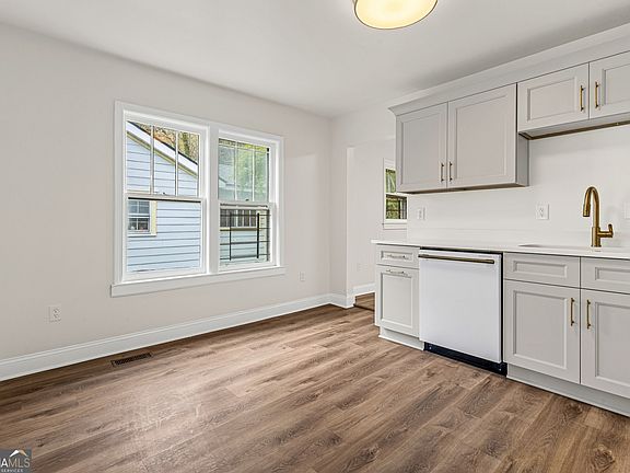4th image of 1829 Mercer Ave