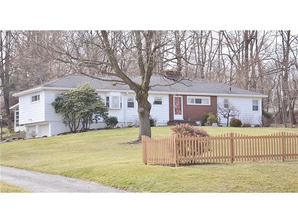 162 E Howe Rd photo 1