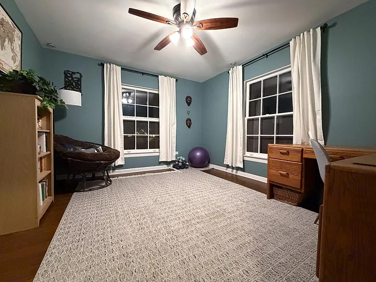 337 E Blodgett Ave — Photo 18