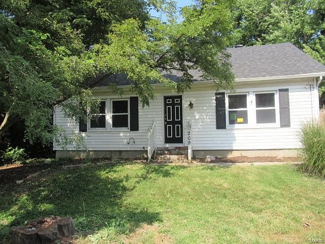 1st image of 209 Crown Dr