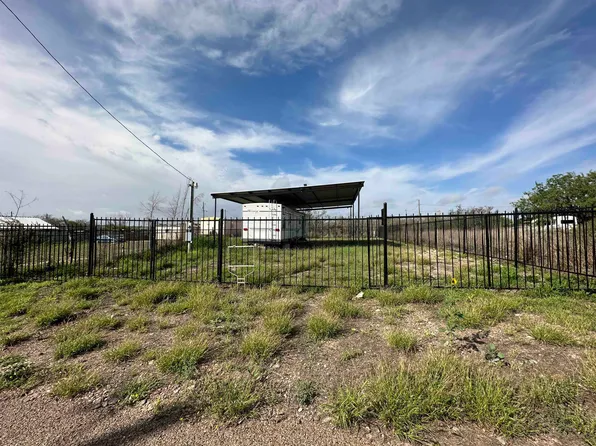 5405 Pety Ln, Zapata, TX 78076