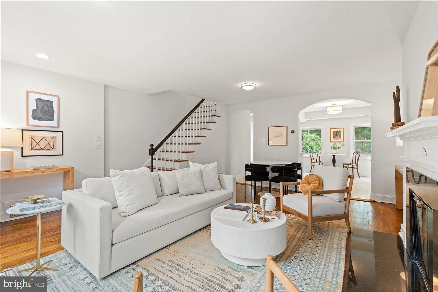 3 bed, 1728 sqft, $4,300 — Photo 3