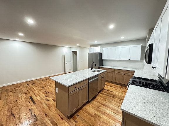 4th image of 307 Laurel St
