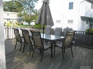 12 Jersey St, Deer Park, NY 11729