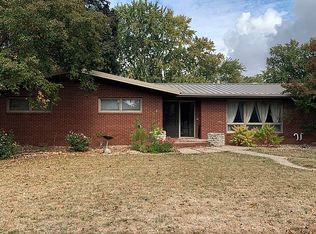 612 E 18th St, Yankton, SD 57078
