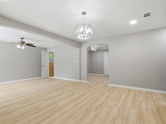 5th image of 507 E Daugherty Dr