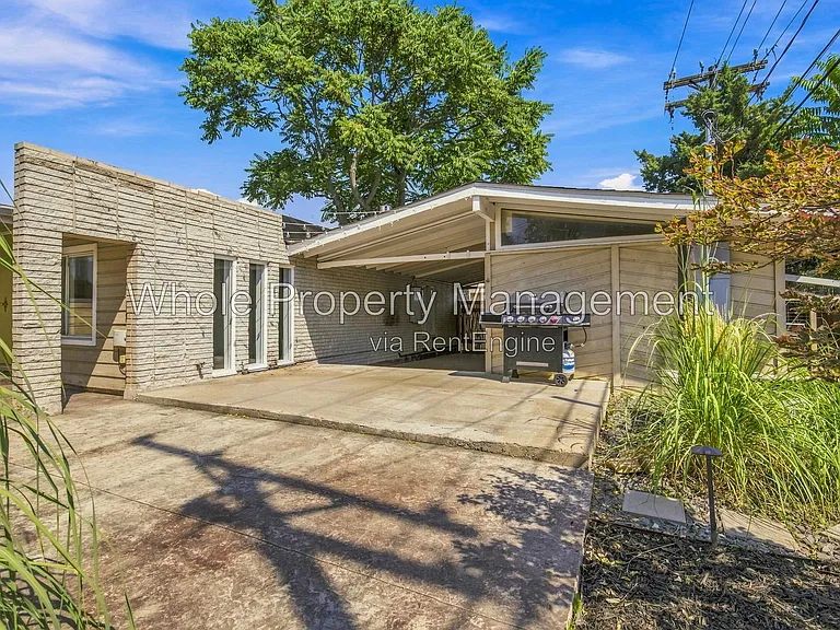 2300 S Newton St — Photo 28