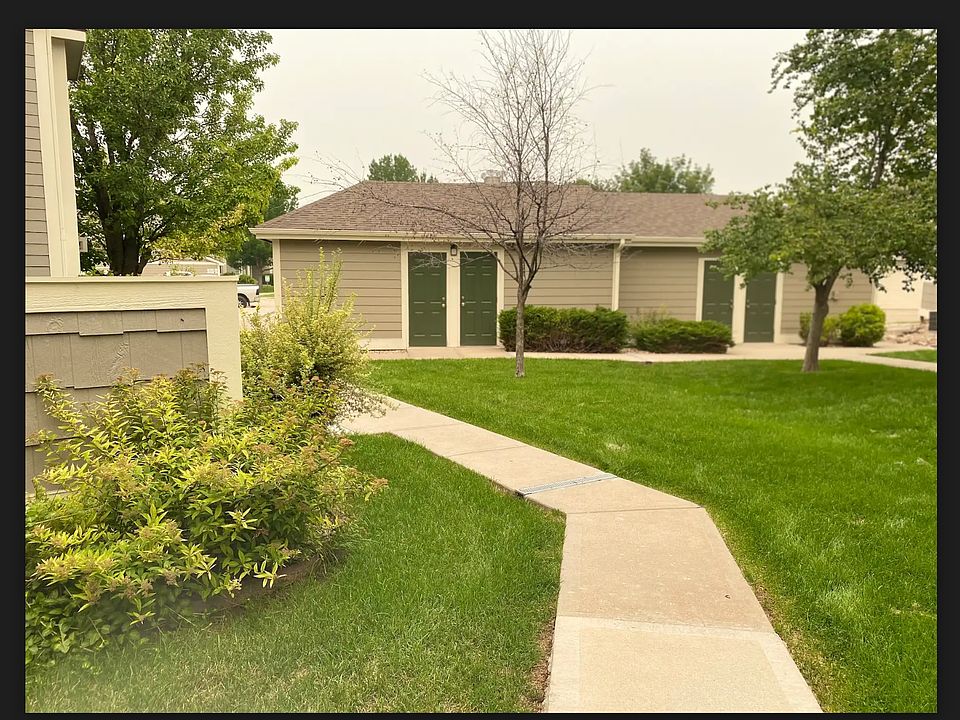 Walk path to garage