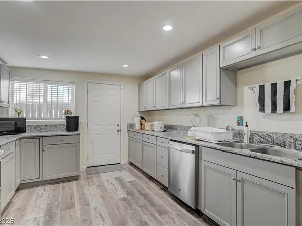 5093 Sun Valley Dr, Las Vegas, NV 89122