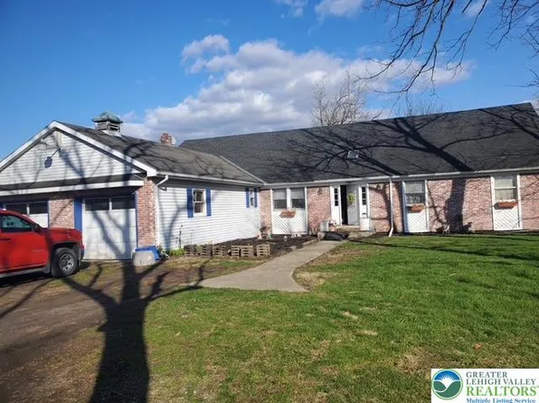 412 Century Dr, Bath, PA 18014