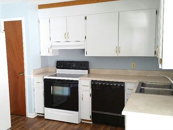 5th image of 184 NW Marble Way