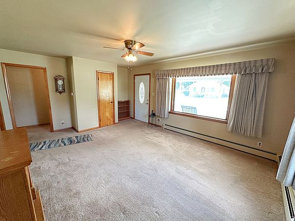 5th image of 919 S Vermillion St