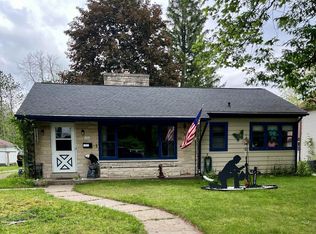 430 North St, Waupaca, WI 54981