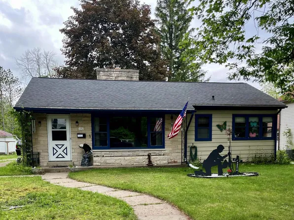 430 North St, Waupaca, WI 54981