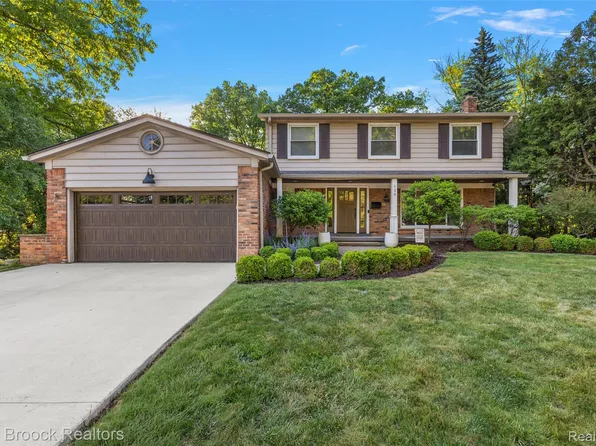 139 Wimbleton Dr, Birmingham, MI 48009