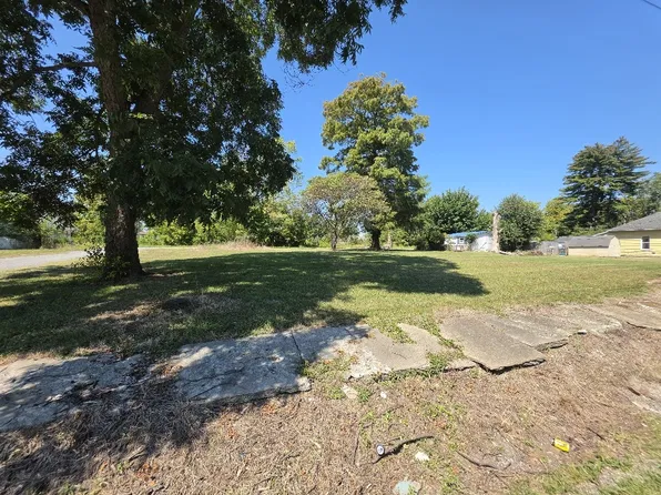 300-301 N Chestnut St, Christopher, IL 62822