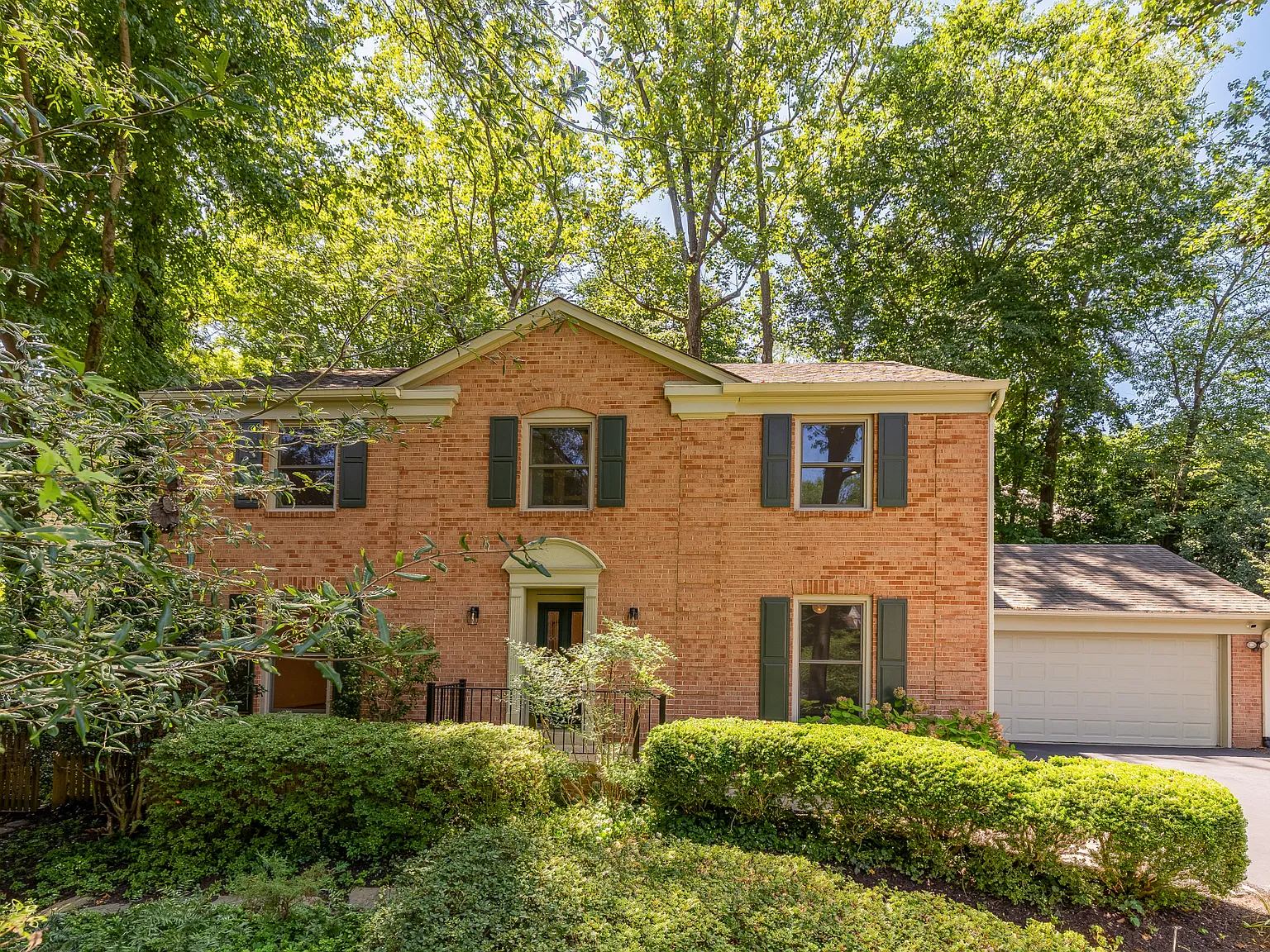 6 bed, 4338 sqft, $6,995 — Photo 2