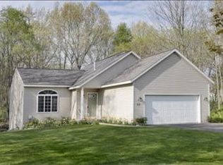 22 Overlook Dr, Plainwell, MI