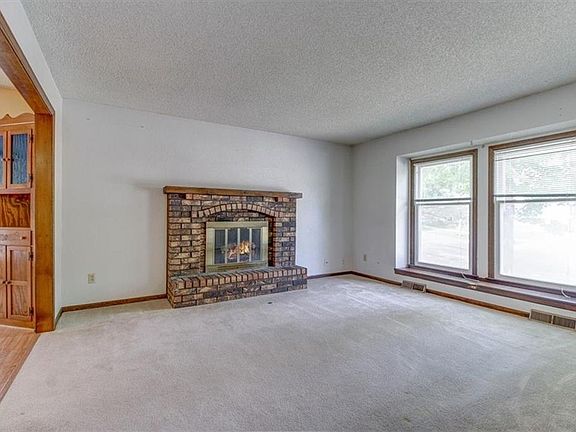 4th image of 2420 Bridger Dr