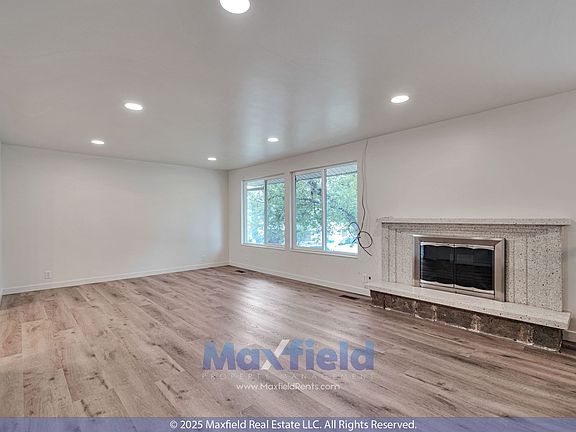 4th image of 754 E Empire Cir