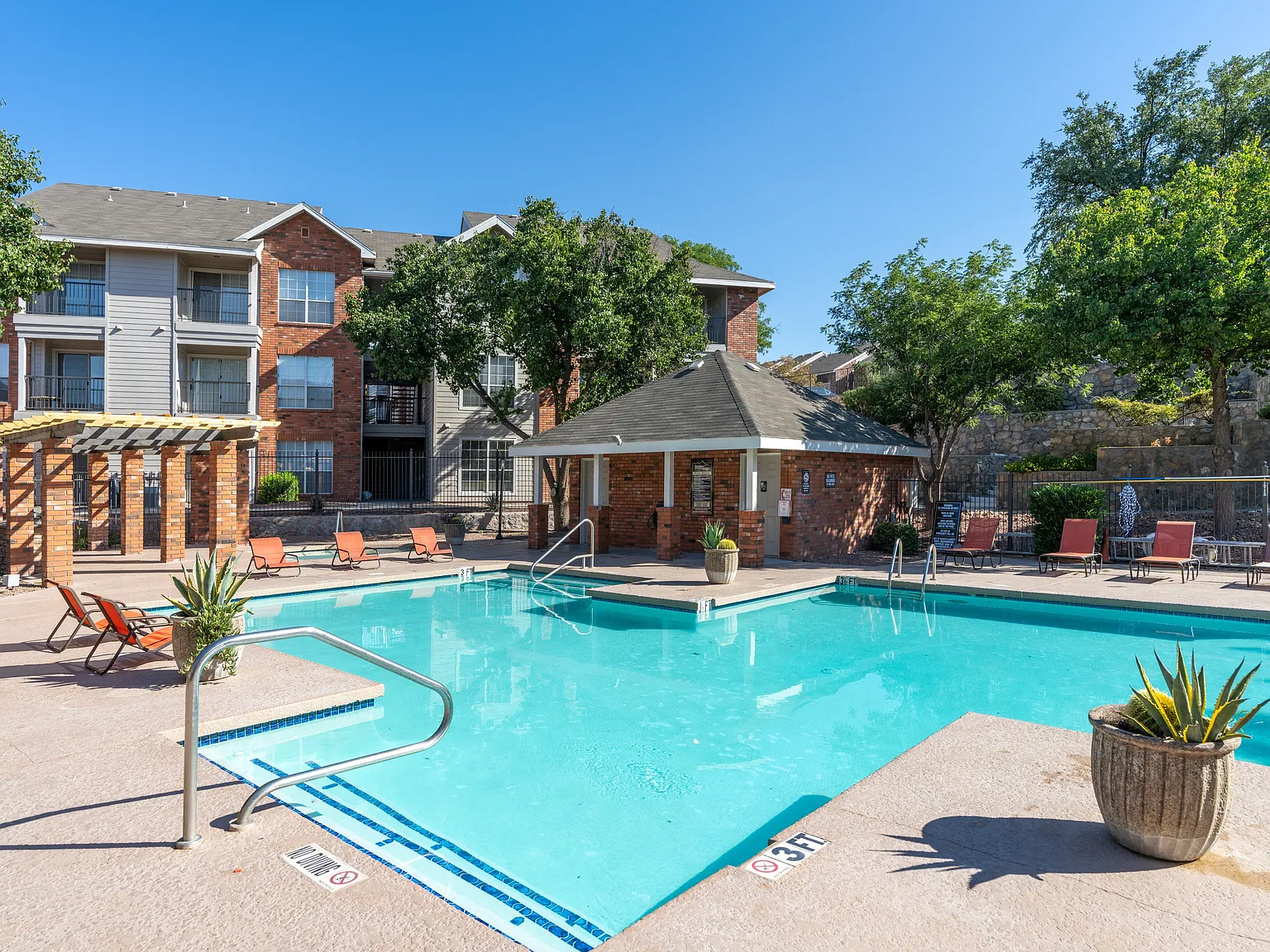 Shadow Ridge Apts. — Photo 3