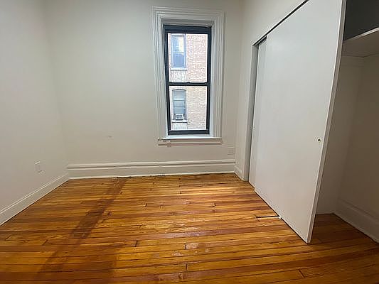 5th image of 211 W 108th St APT 32