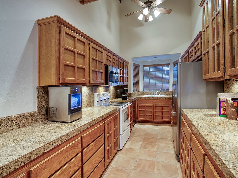 Galley Kitchen - Lots of storage