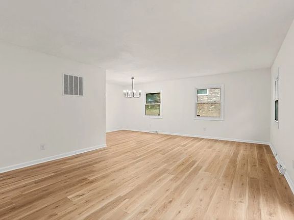 2nd image of 1539 Benbow St