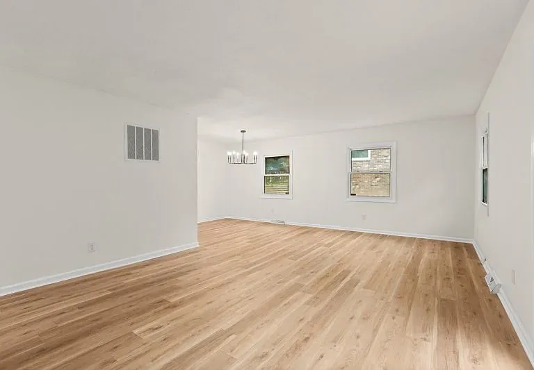 1539 Benbow St — Photo 2