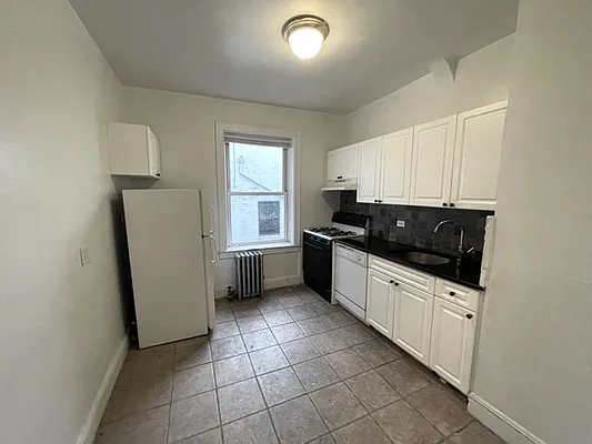 Rented by Prime Realty | media 8