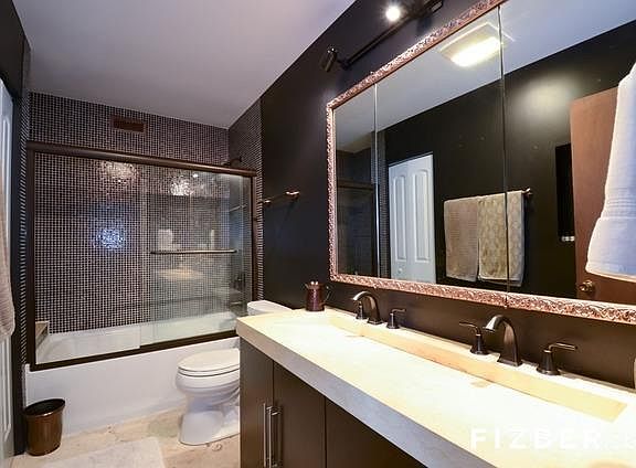 4th image of 2846 W Touhy Ave