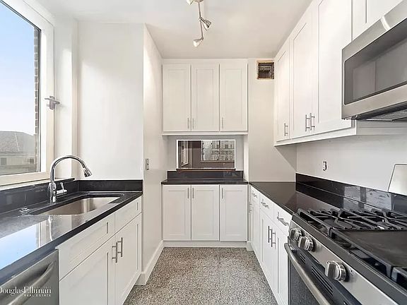 4th image of 201 W 72nd St APT 12K