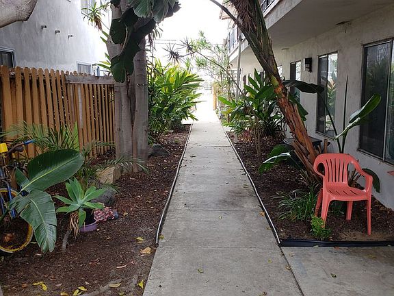 2nd image of 4852 Santa Cruz Ave #3