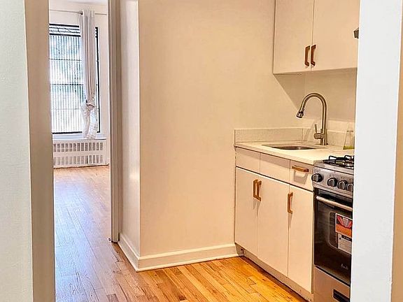 3rd image of 428 E 77th St APT 5B