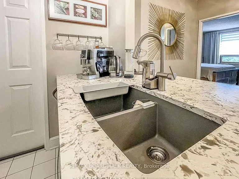 2019 Carling Ave #710 — Photo 13